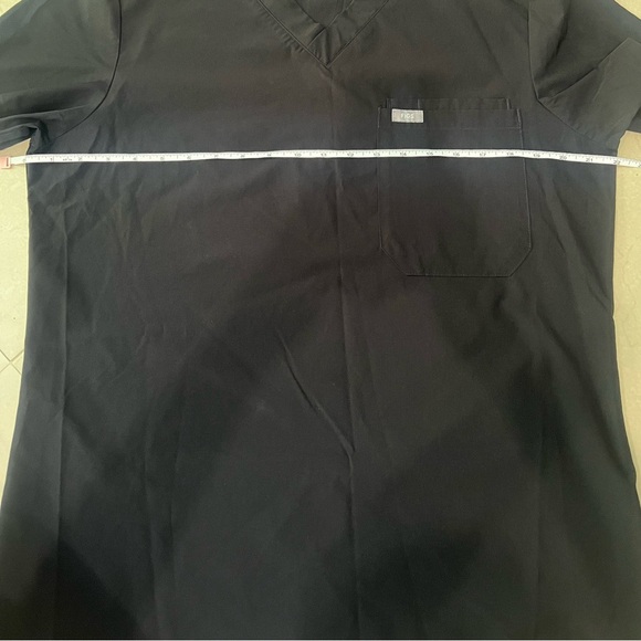 Figs Leon Three-Pocket Scrub Top™ (Size M) - Picture 13 of 13
